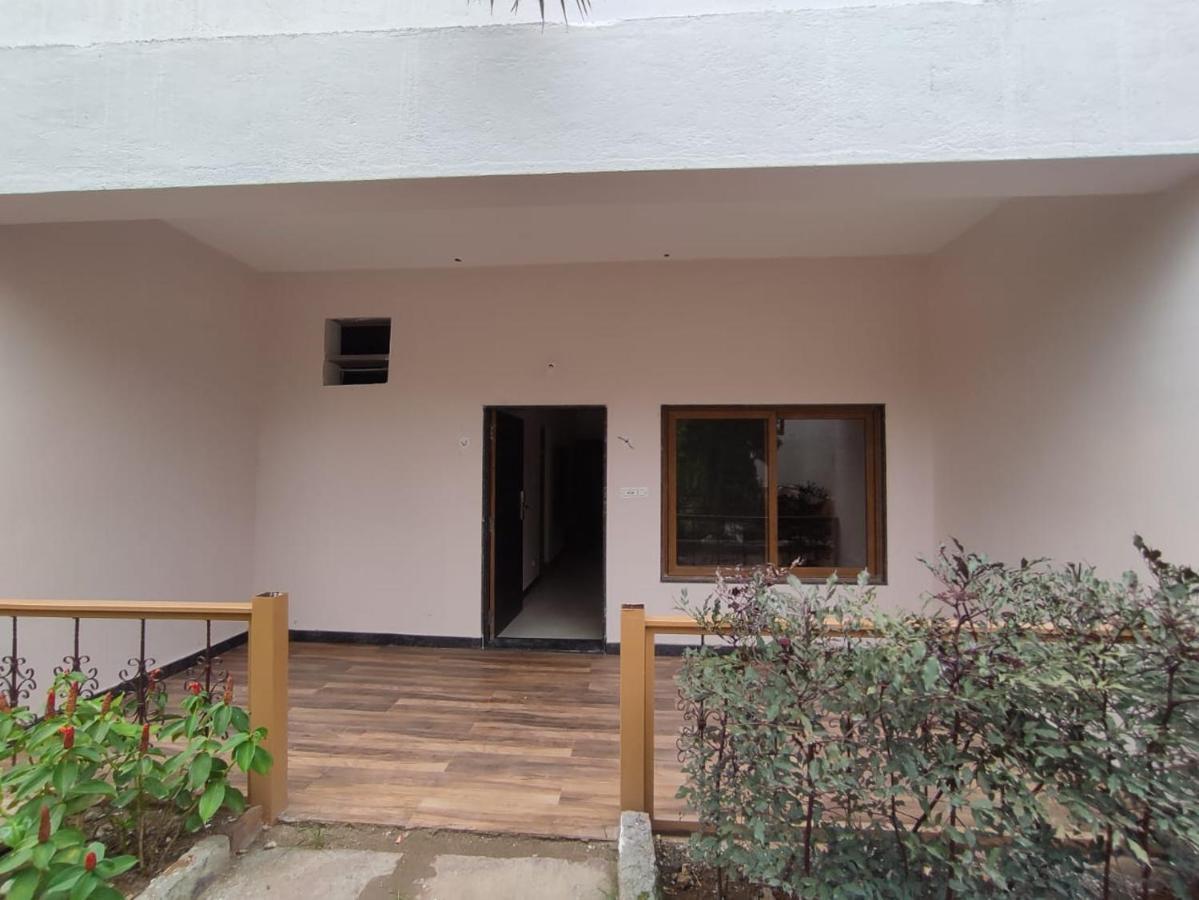 Hotel Sterling Banashree Badami Esterno foto
