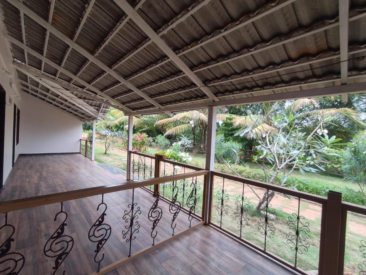 Hotel Sterling Banashree Badami Esterno foto