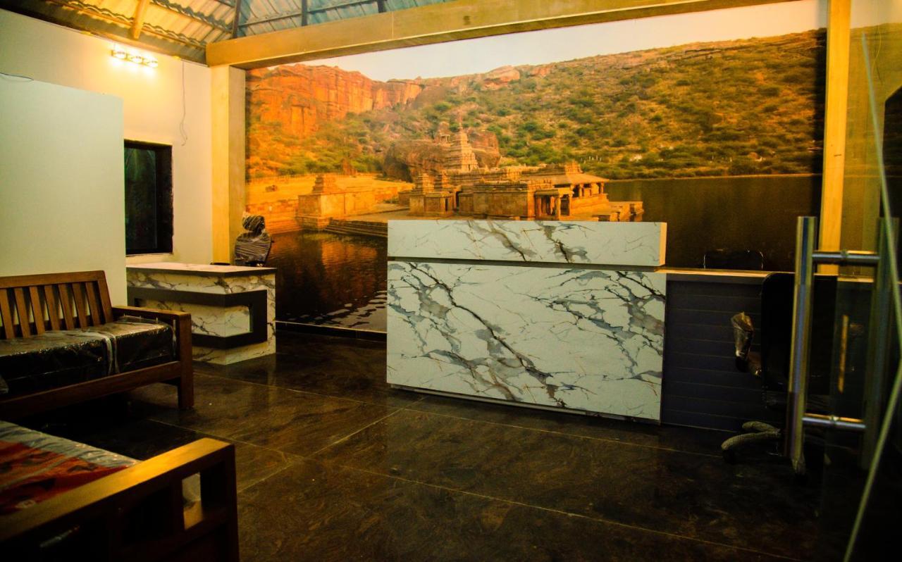 Hotel Sterling Banashree Badami Esterno foto