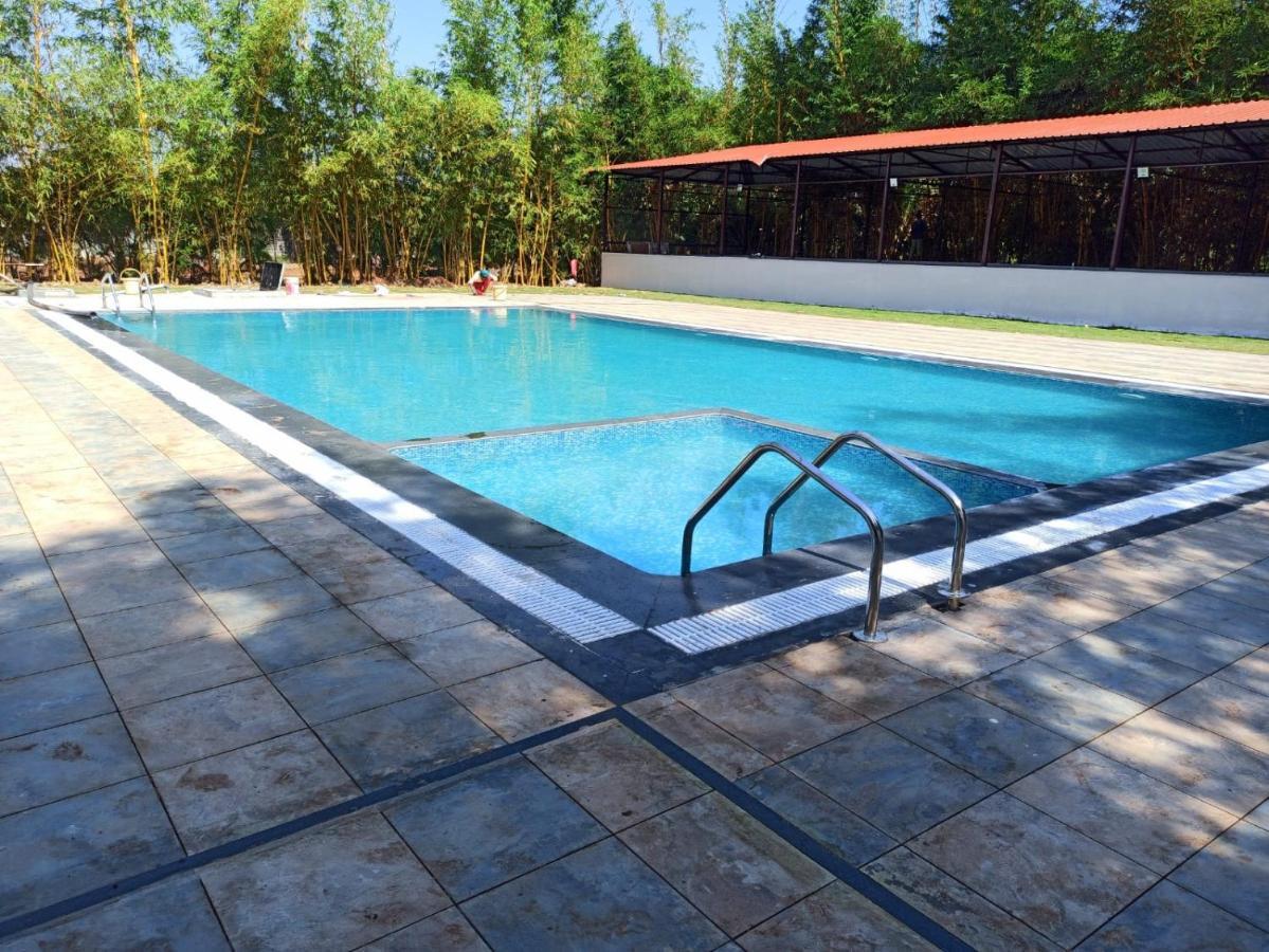 Hotel Sterling Banashree Badami Esterno foto