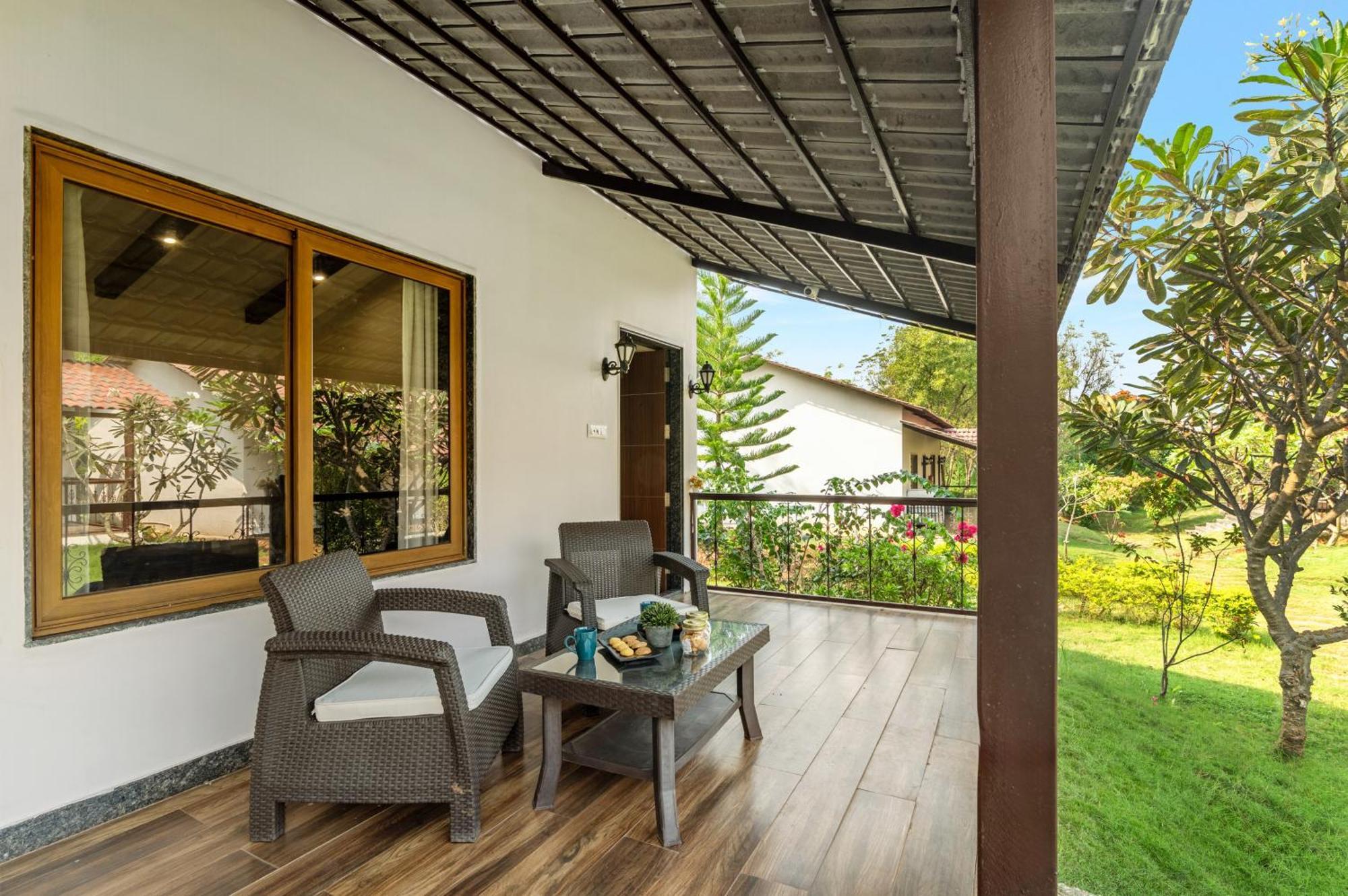 Hotel Sterling Banashree Badami Esterno foto