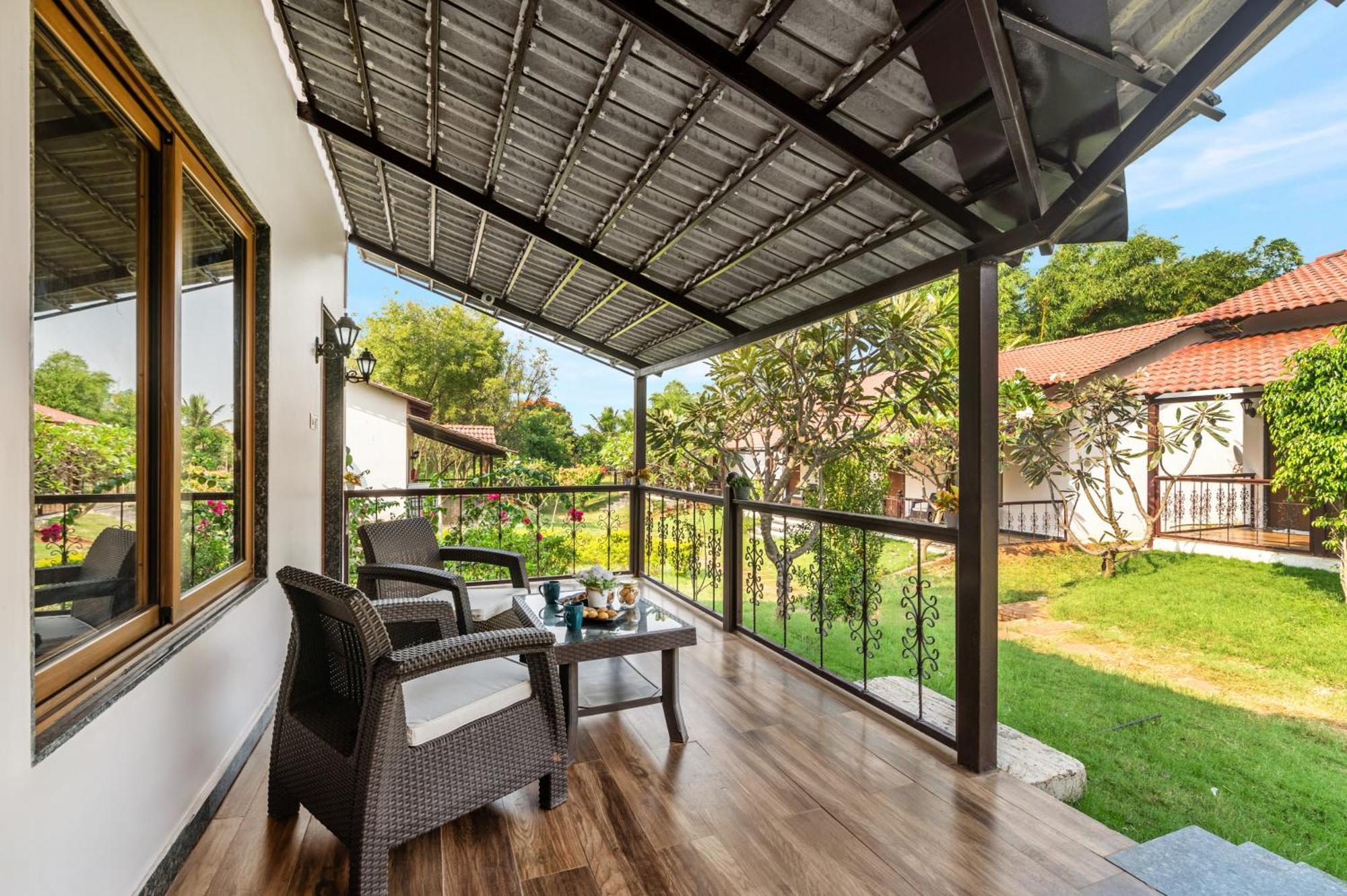 Hotel Sterling Banashree Badami Esterno foto