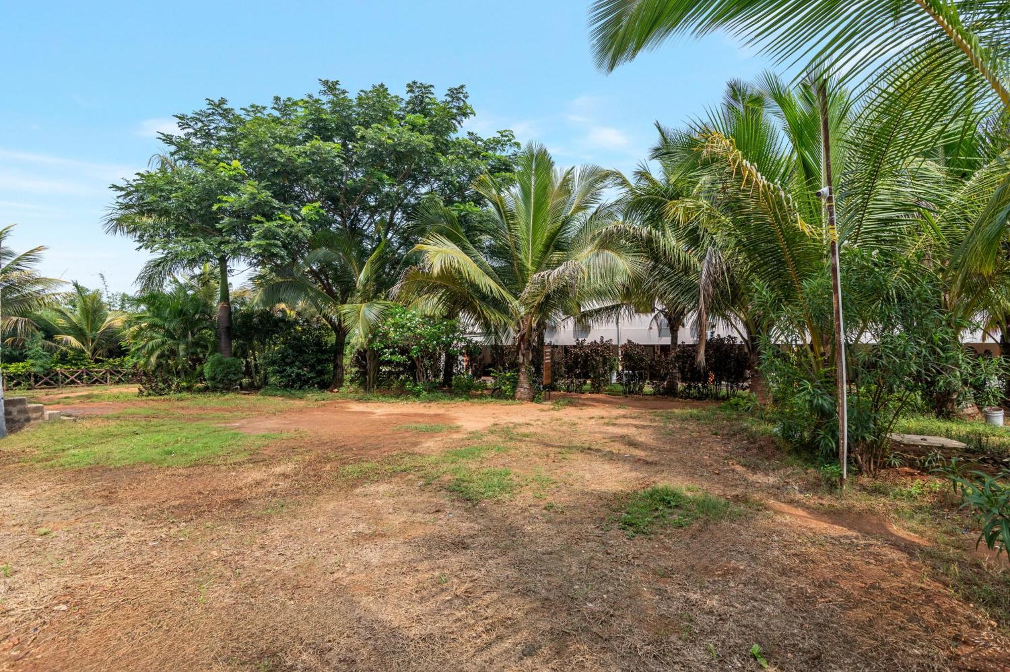 Hotel Sterling Banashree Badami Esterno foto