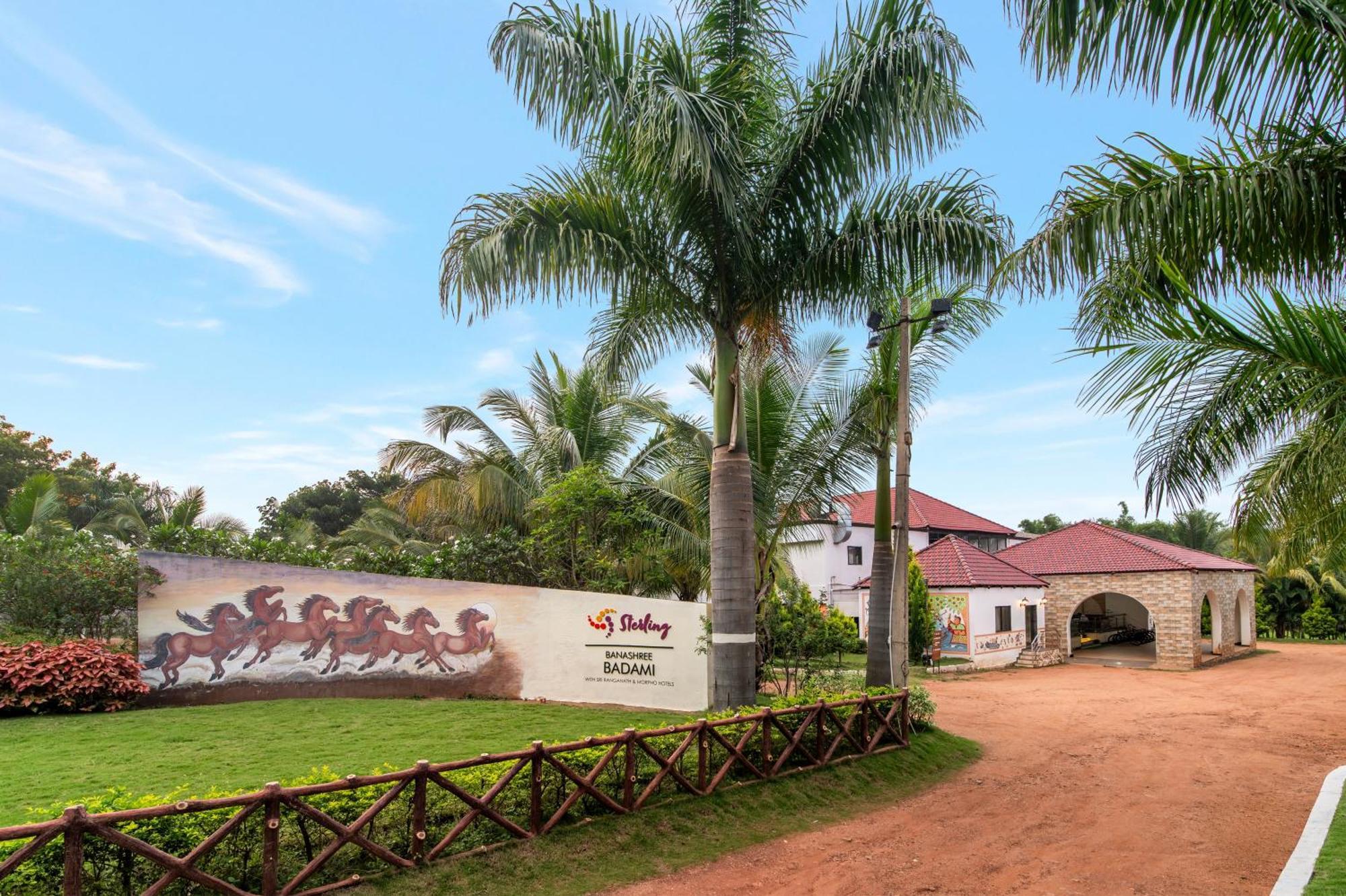 Hotel Sterling Banashree Badami Esterno foto