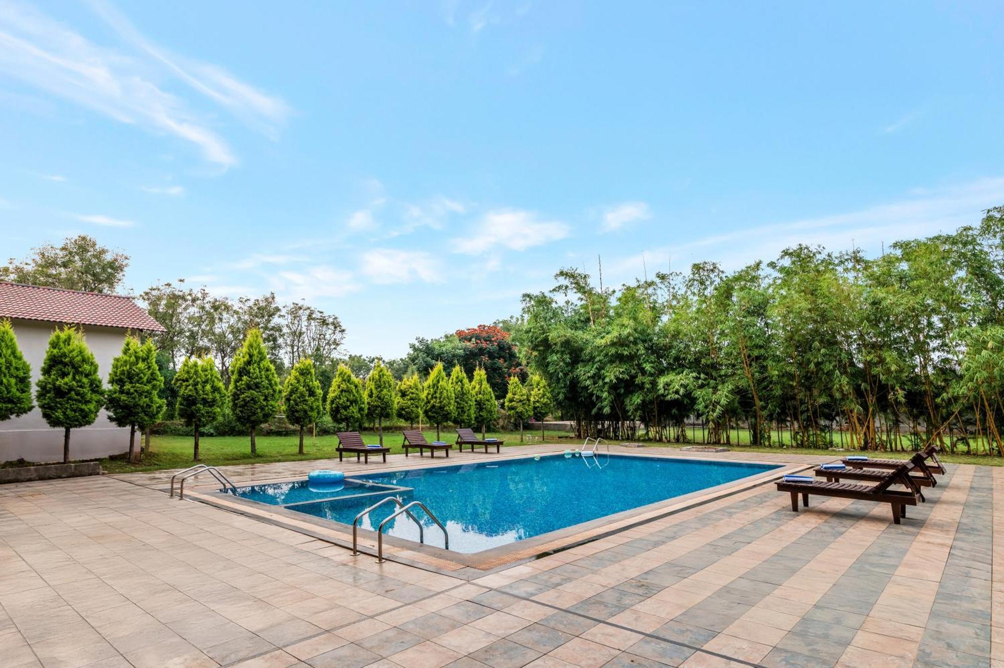 Hotel Sterling Banashree Badami Esterno foto