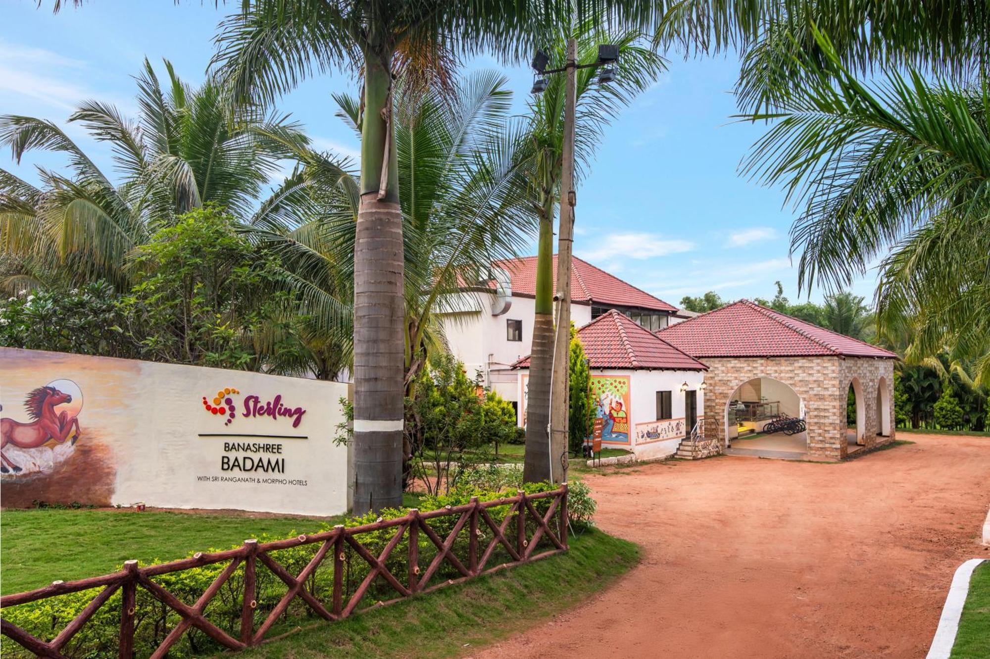Hotel Sterling Banashree Badami Esterno foto